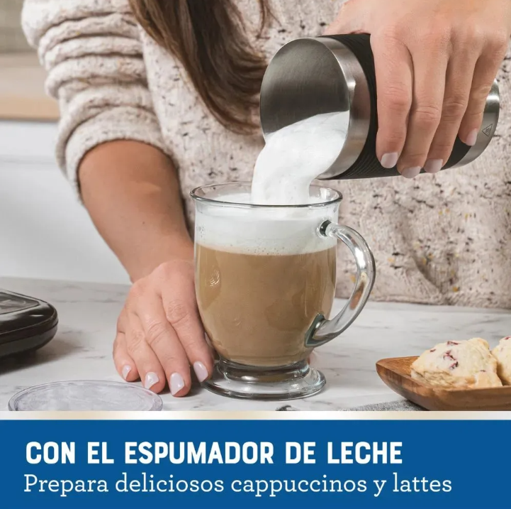 Cafetera Latte Oster 4 en 1 con Espumador